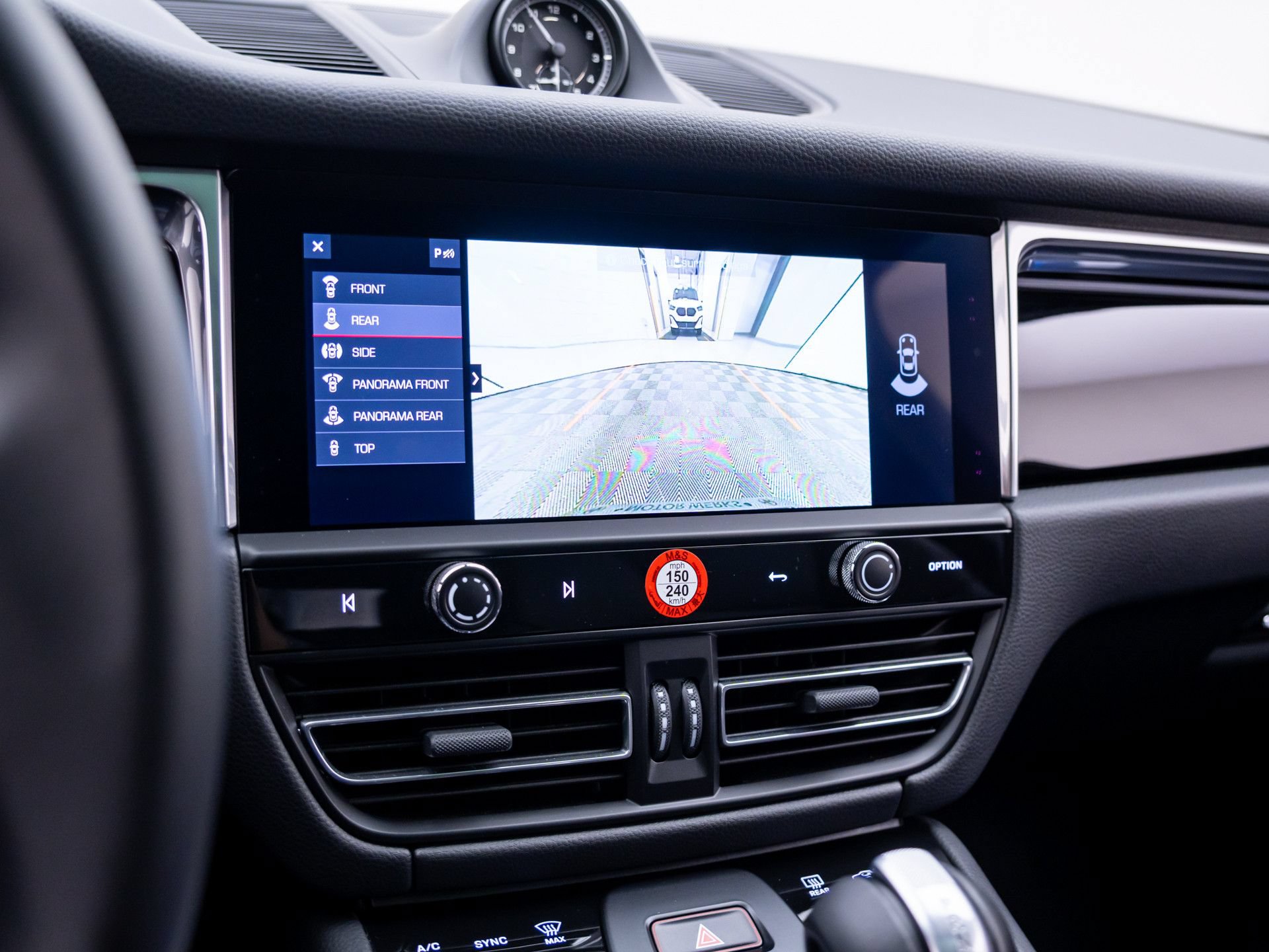 Certified 2025 Porsche Macan AWD/4WD image 23