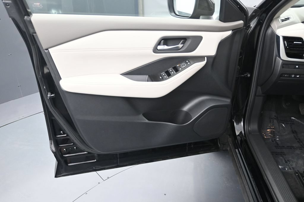 Certified 2025 Nissan Rogue SL AWD/4WD image 22