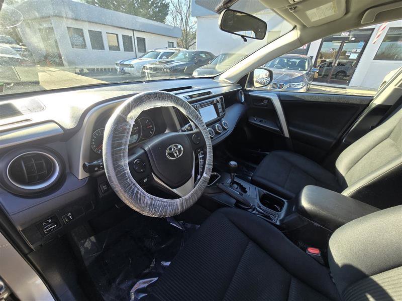 Used 2016 Toyota RAV4 LE image 19