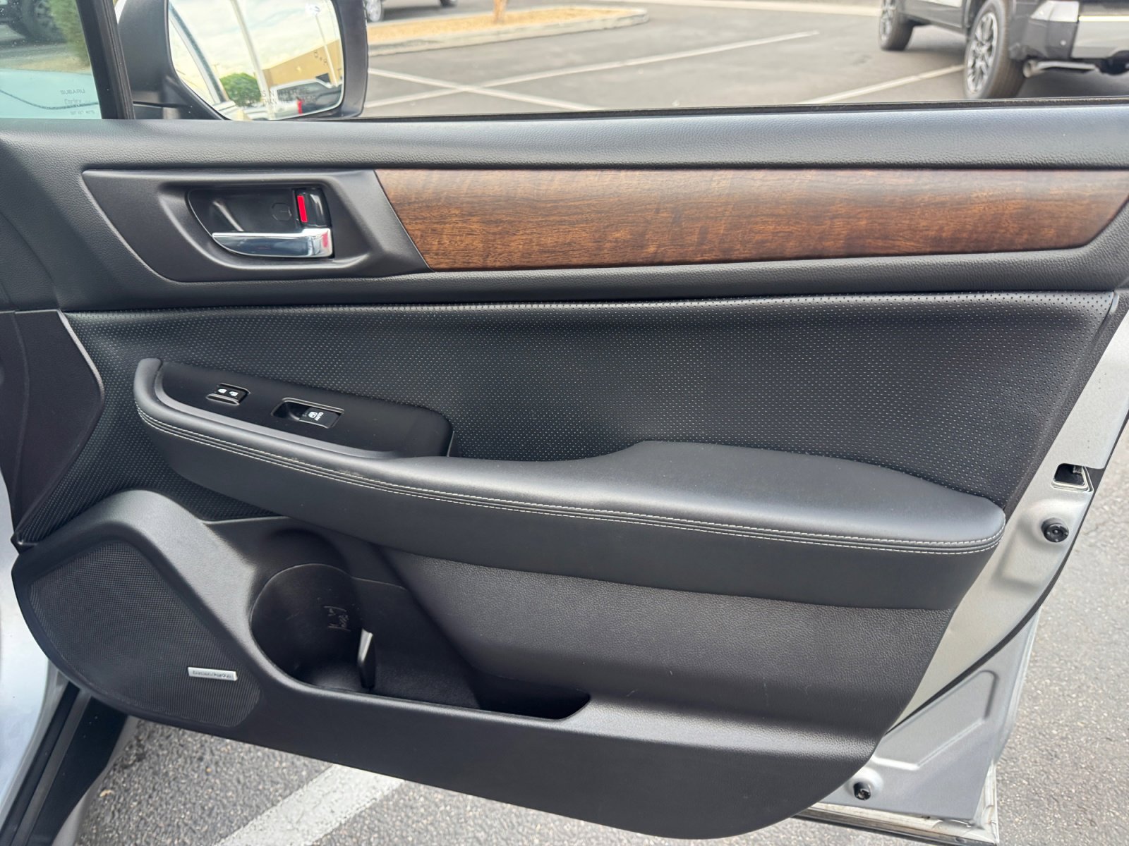 Used 2017 Subaru Outback 3.6R Limited image 16