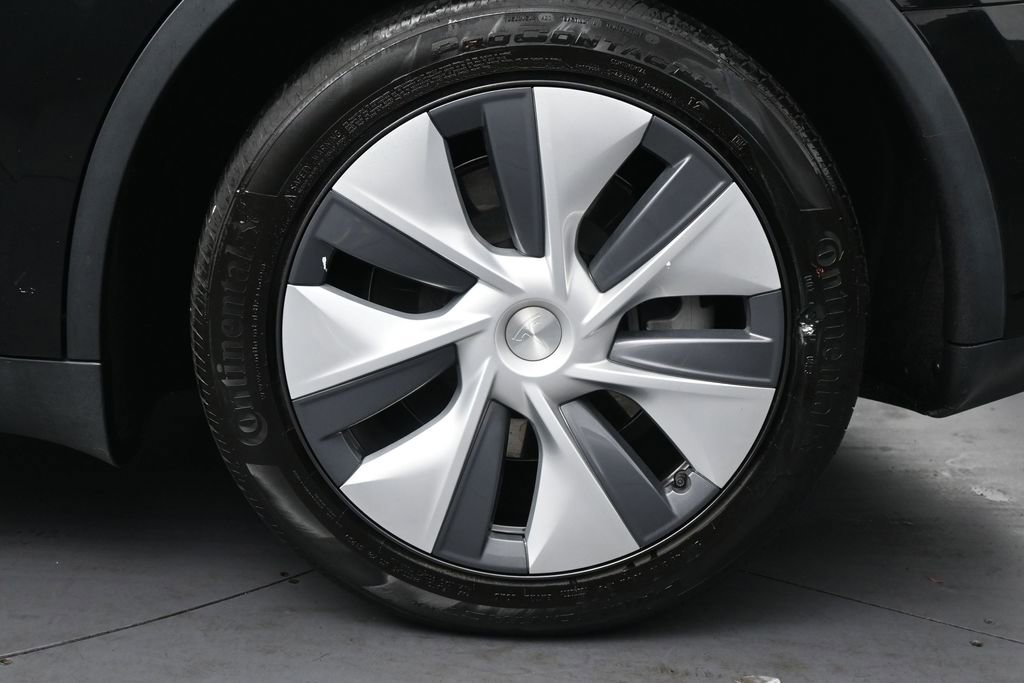 Used 2023 Tesla Model Y Long Range AWD/4WD image 32