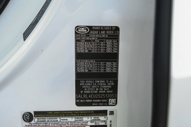 Used 2025 Land Rover Discovery Dynamic SE AWD/4WD image 77