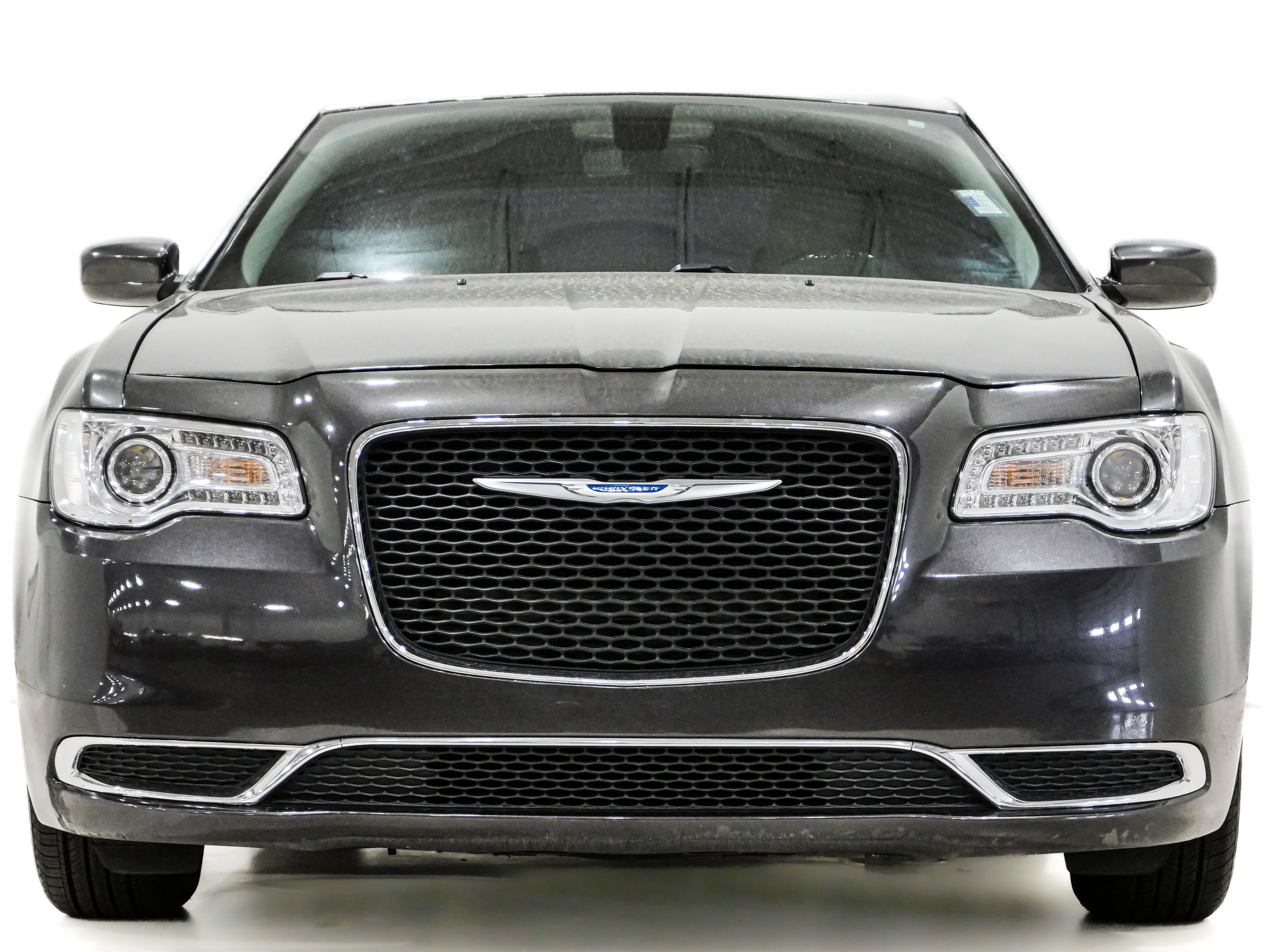 Used 2023 Chrysler 300 Touring RWD image 2