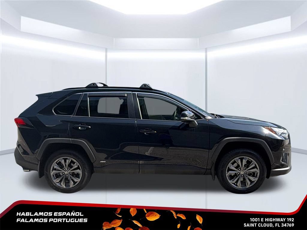 Used 2022 Toyota RAV4 XLE Premium AWD/4WD image 7