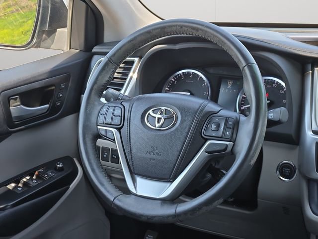 Used 2015 Toyota Highlander Limited Platinum image 19