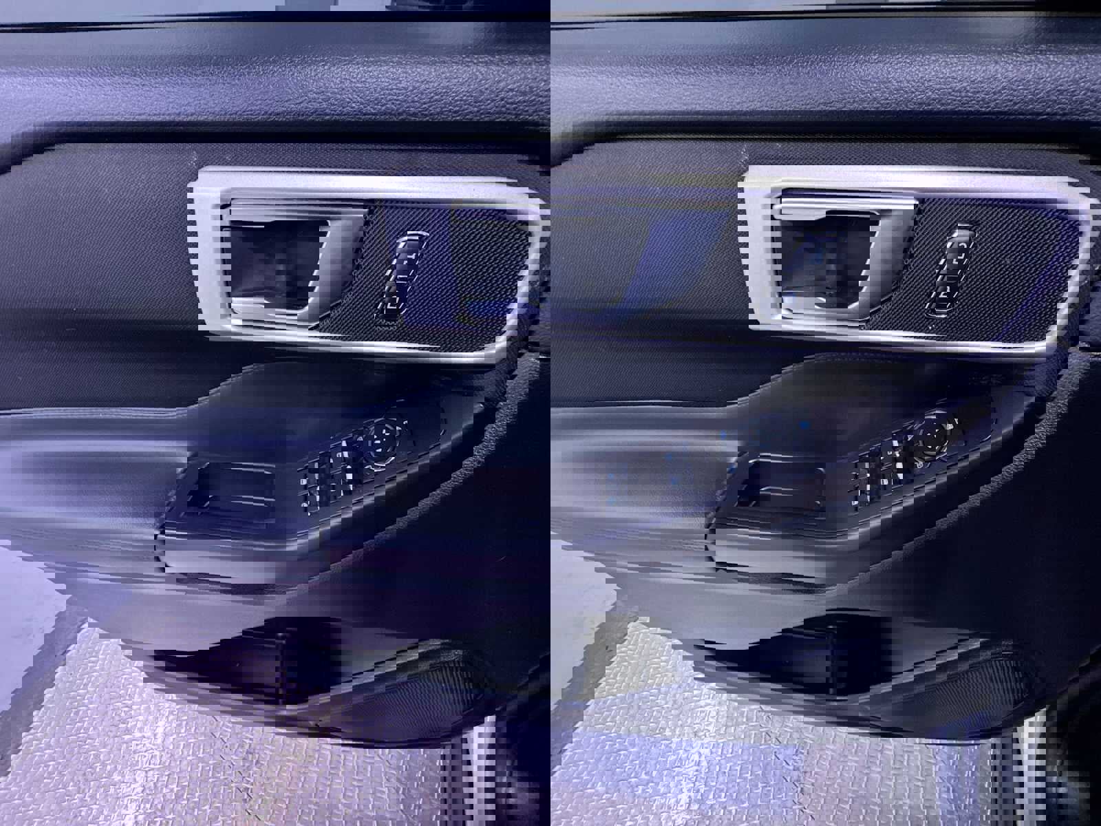 Used 2020 Ford Explorer XLT w/ Comfort Package image 12