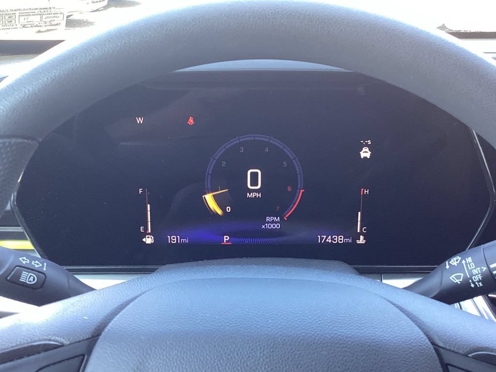 Used 2024 Chevrolet Trax LT FWD image 14