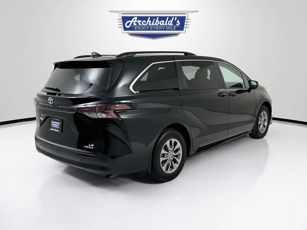 Used 2024 Toyota Sienna LE FWD image 8