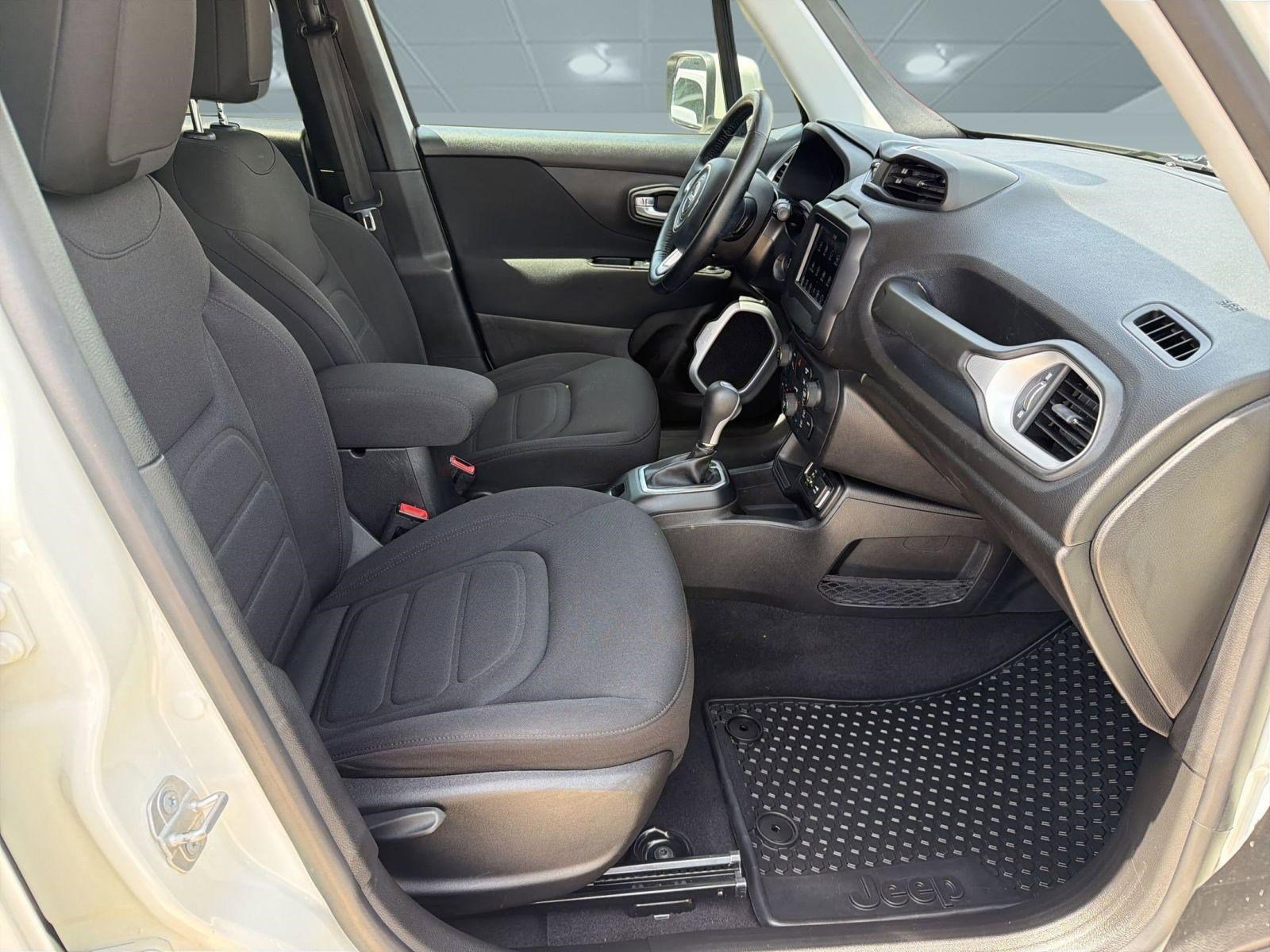 Used 2018 Jeep Renegade Latitude w/ Advanced Technology Group FWD image 29