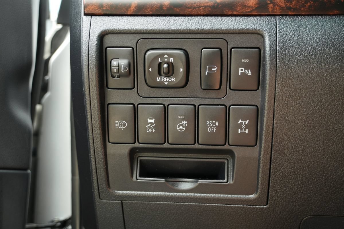 Used 2015 Toyota Land Cruiser AWD/4WD image 9
