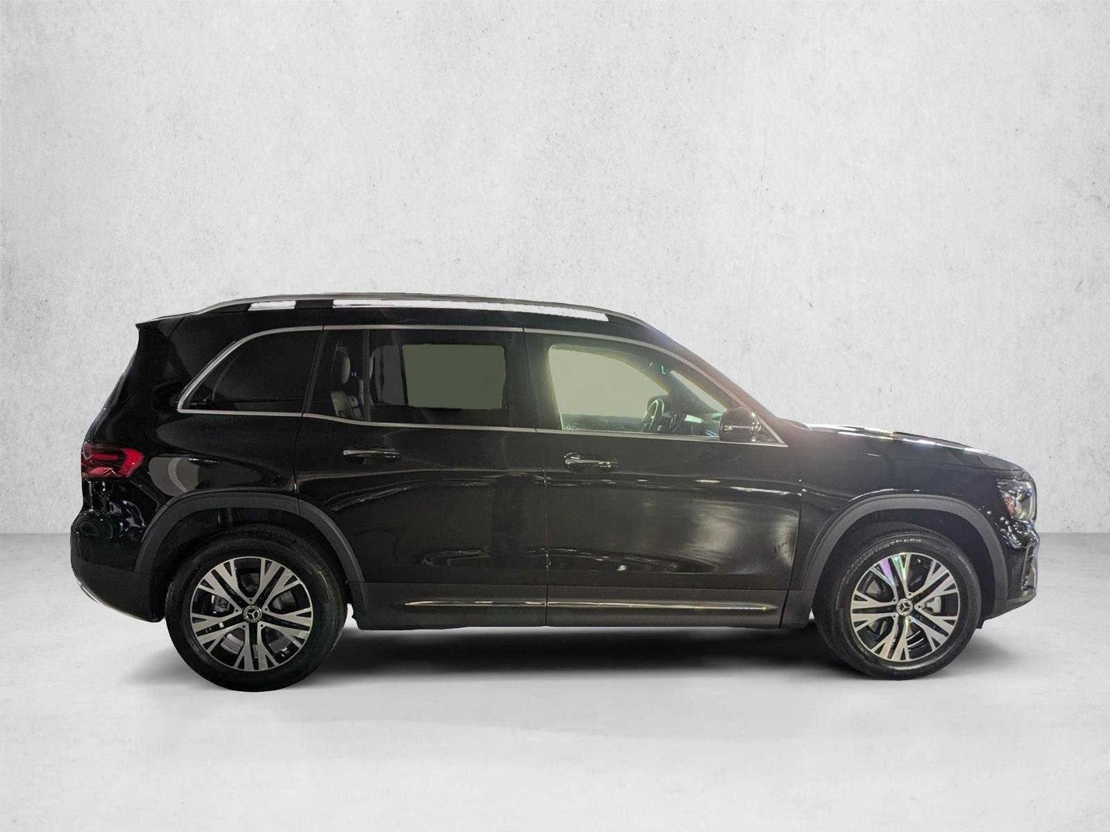 Certified 2025 Mercedes-Benz GLB 250 image 4