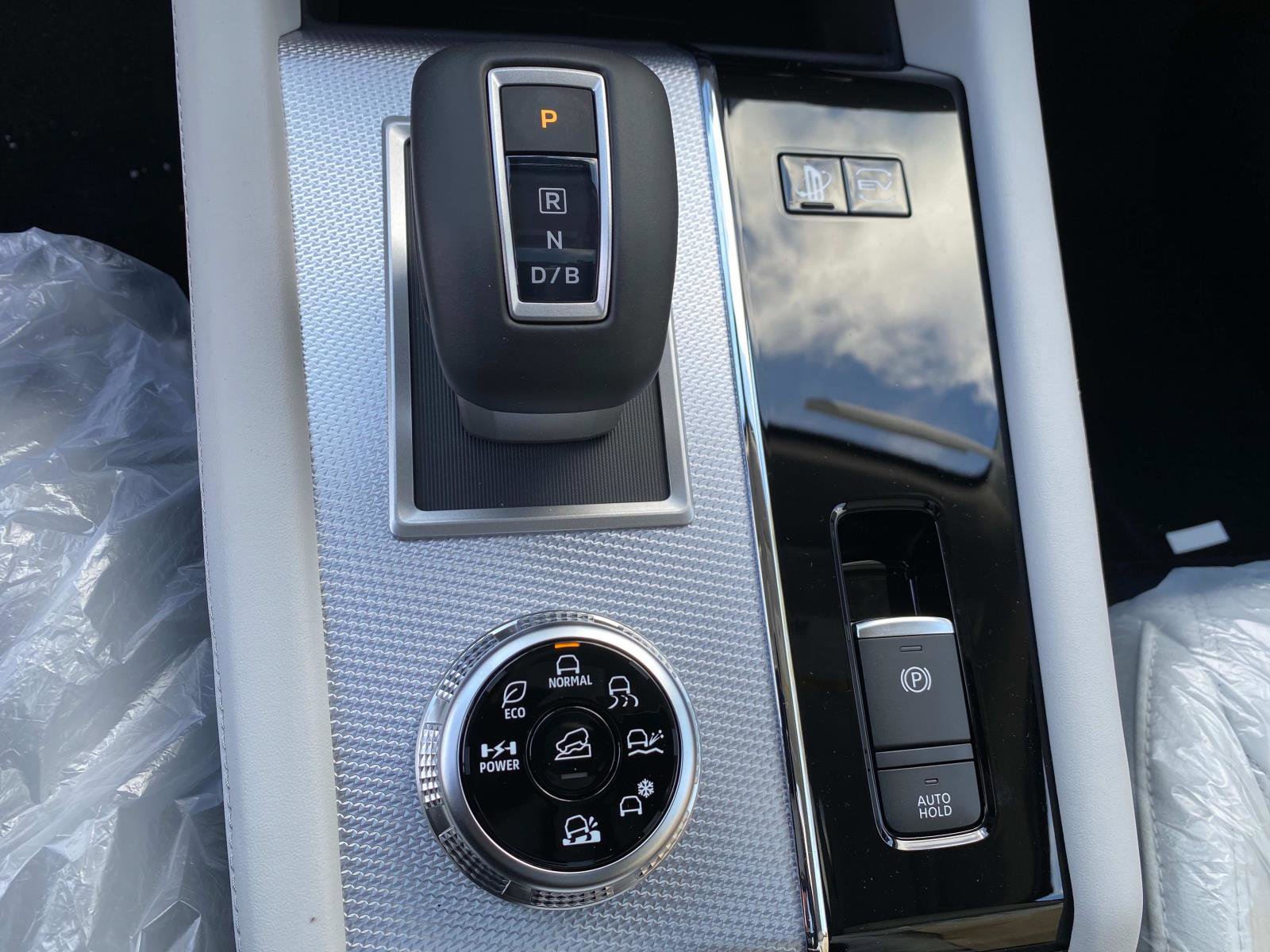 New 2025 Mitsubishi Outlander 4WD Plug-In Hybrid image 13