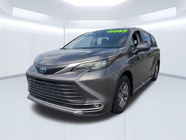 Used 2024 Toyota Sienna XLE FWD image 8