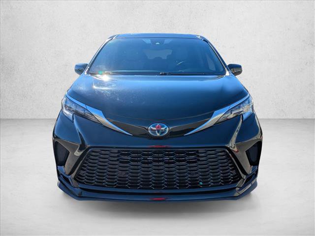 Used 2021 Toyota Sienna XSE image 2