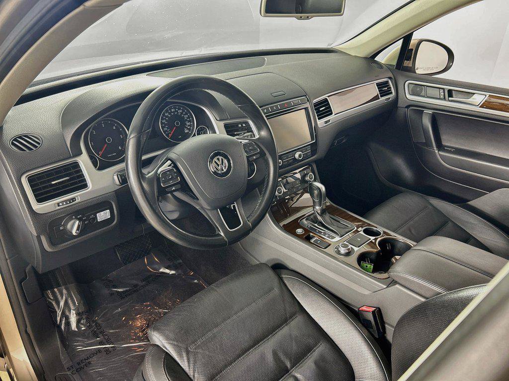 Used 2016 Volkswagen Touareg TDI AWD/4WD image 9