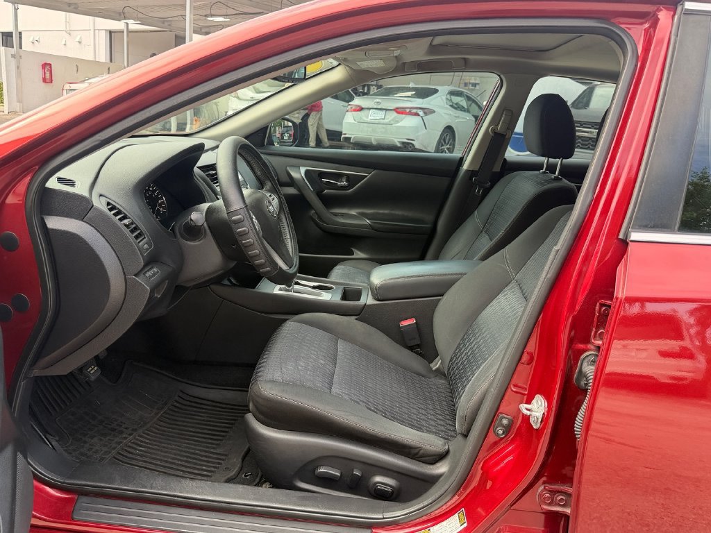 Used 2016 Nissan Altima 2.5 SV w/ Convenience Package FWD image 9