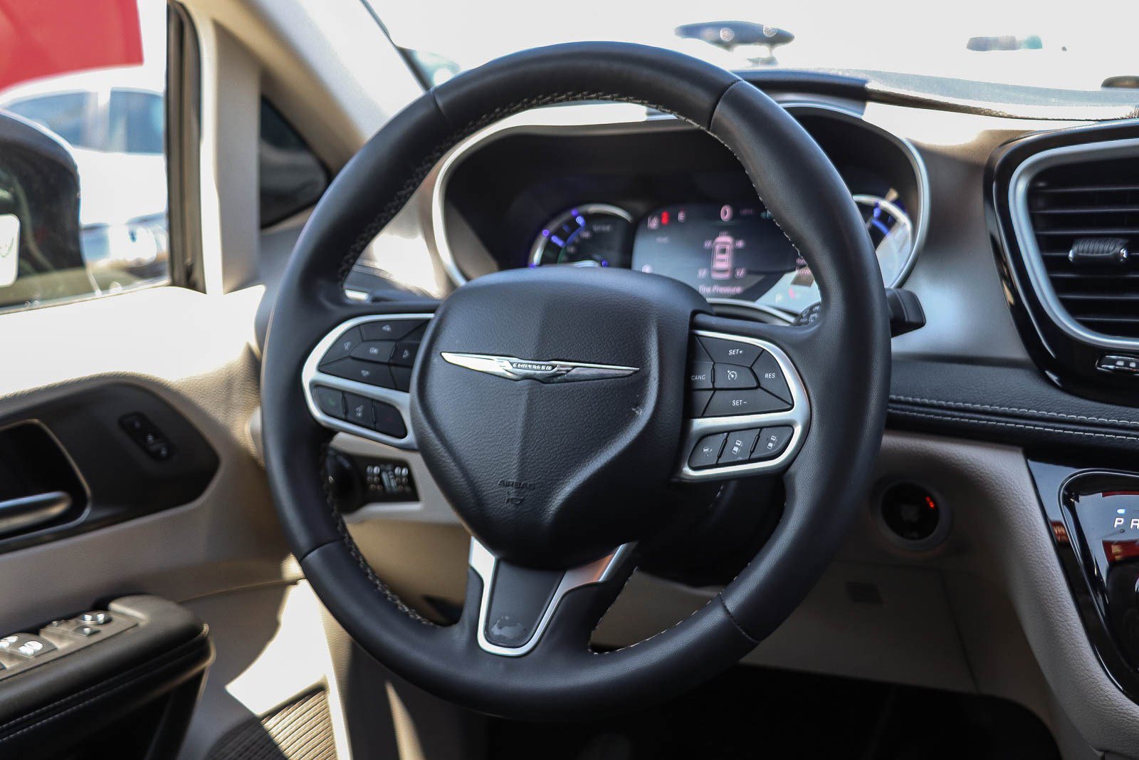 Used 2022 Chrysler Pacifica Touring-L FWD image 16