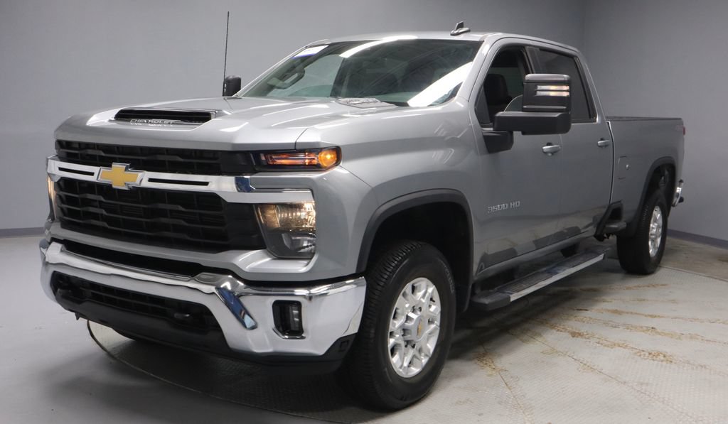 Used 2025 Chevrolet Silverado 3500 LT w/ Convenience Package AWD/4WD image 8
