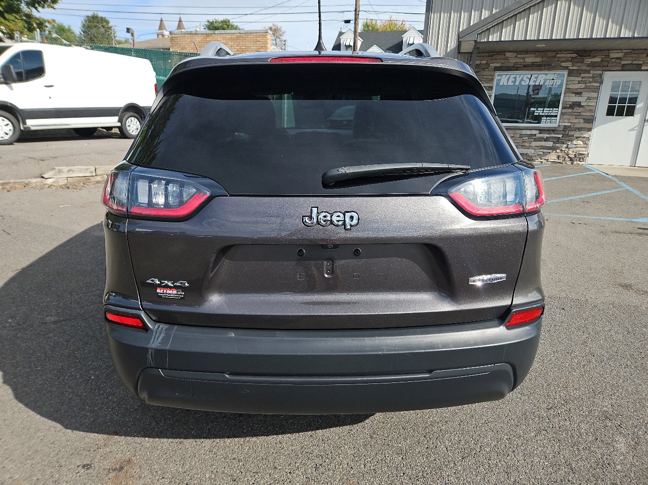 Used 2019 Jeep Cherokee Latitude Plus w/ Comfort/Convenience Group image 4