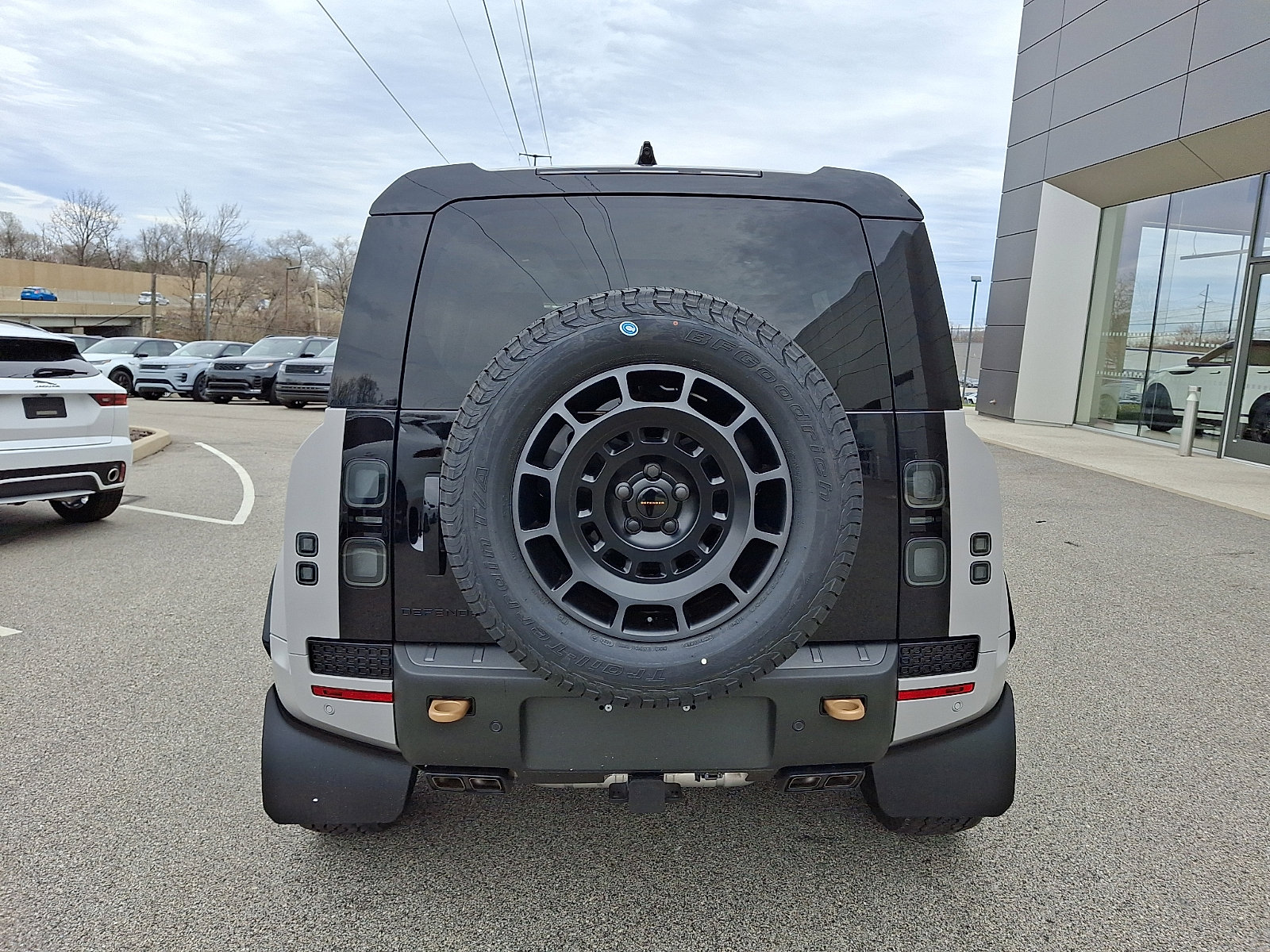 New 2026 Land Rover Defender 110 OCTA image 5