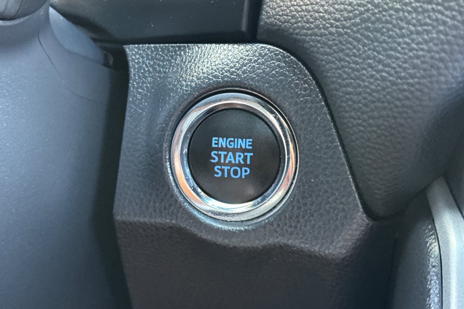 Used 2021 Toyota RAV4 XLE Premium image 22