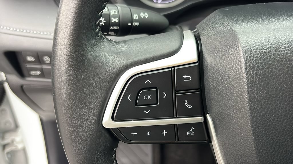 Used 2025 Toyota Highlander LE AWD/4WD image 18