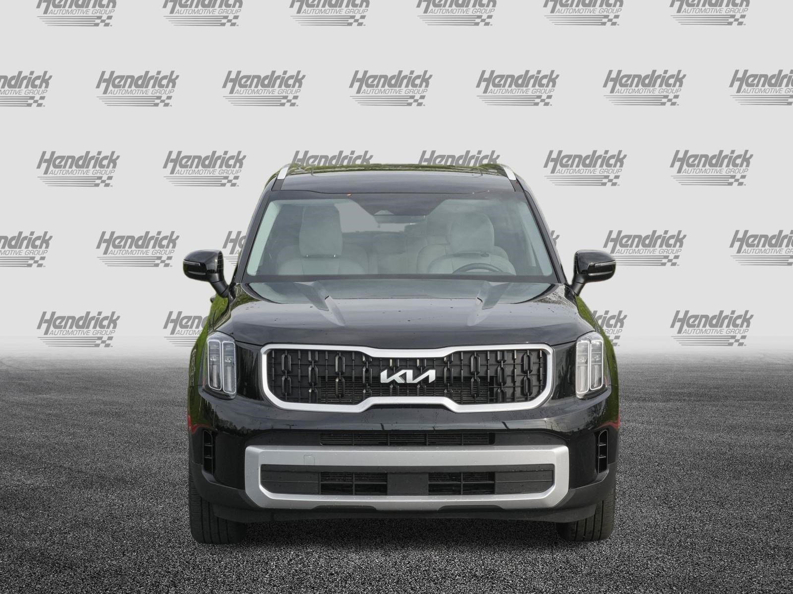 Used 2025 Kia Telluride EX w/ EX Captain's Chair Package image 3