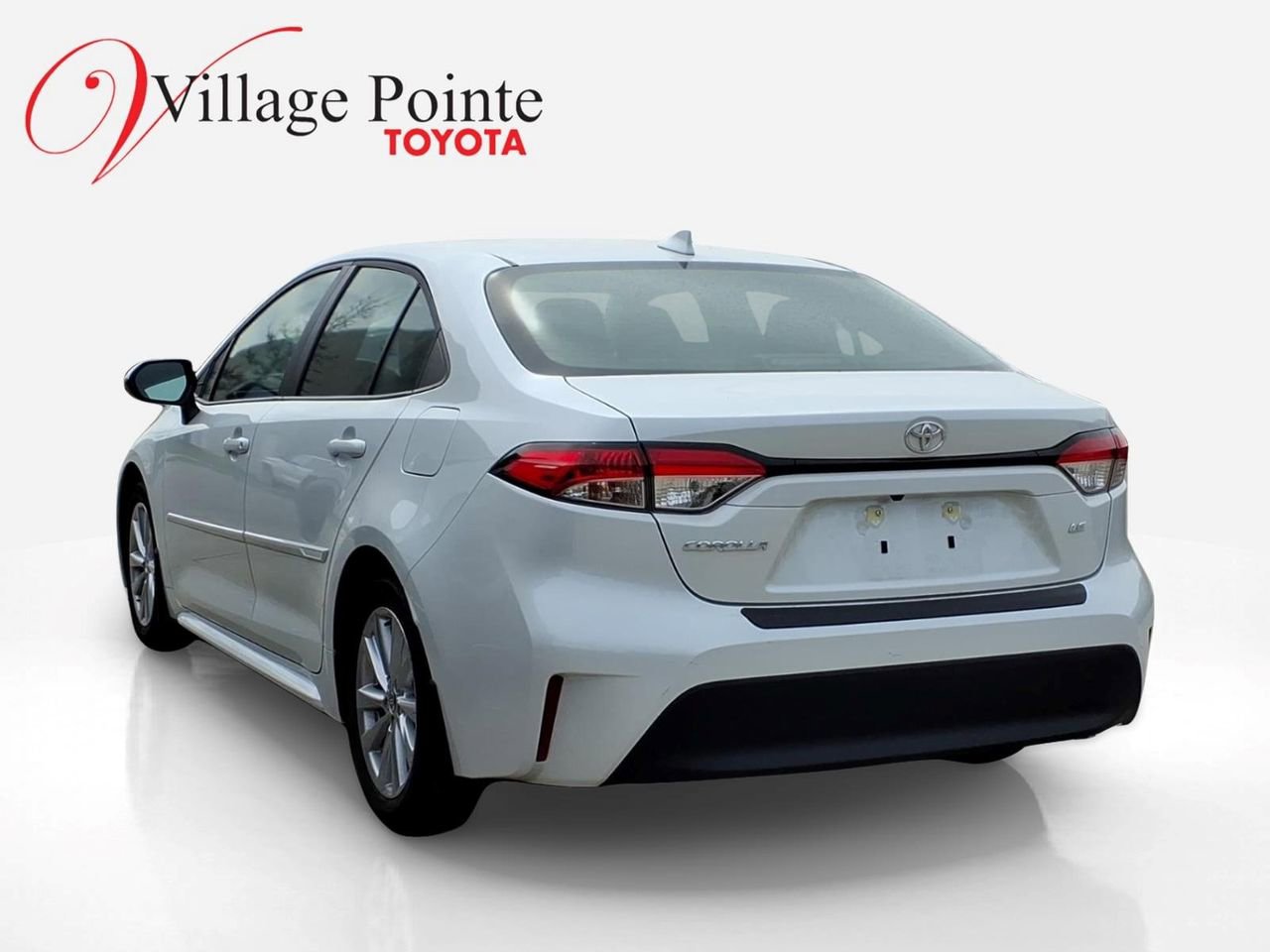 Used 2024 Toyota Corolla LE w/ LE Premium Package image 5