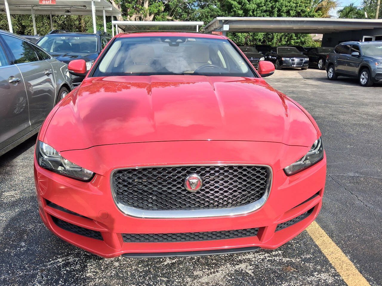 Used 2019 Jaguar XE Premium RWD image 6