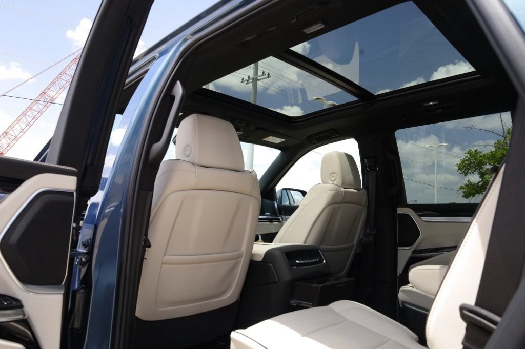 Used 2026 Cadillac Escalade Sport RWD image 28