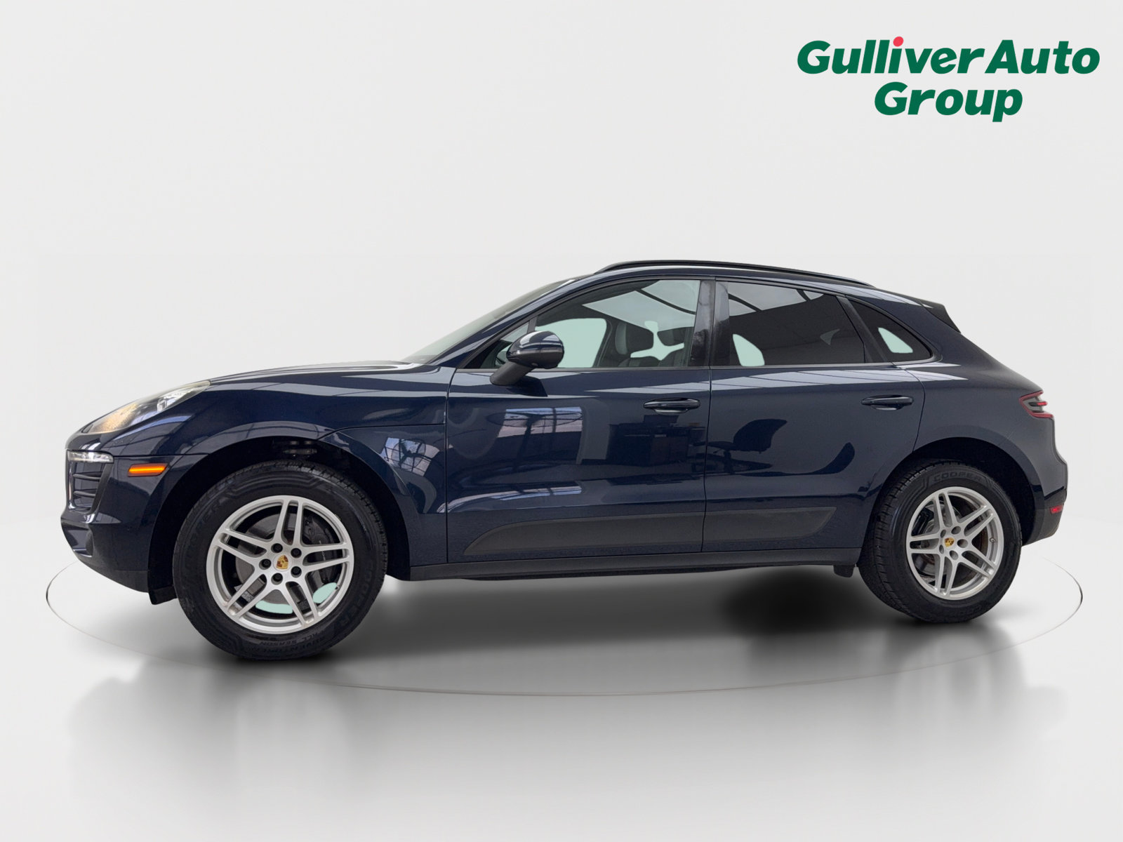 Used 2018 Porsche Macan AWD/4WD image 2