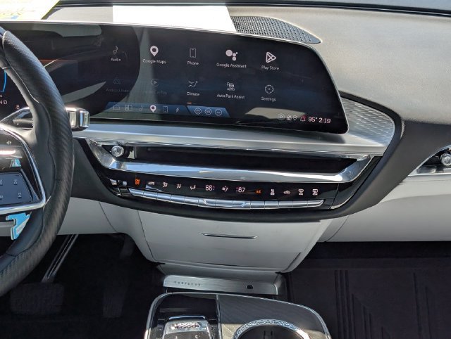 Used 2023 Cadillac Lyriq 2WD image 17
