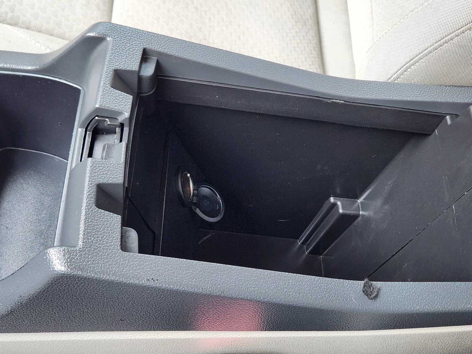 Used 2018 Ford Escape SE image 25