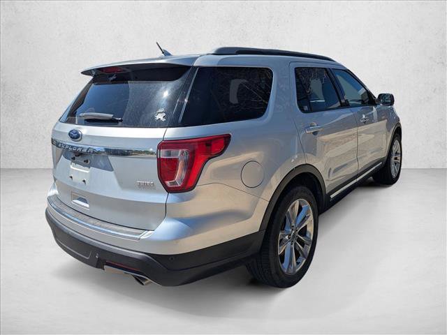 Used 2018 Ford Explorer XLT w/ Equipment Group 202A FWD image 5