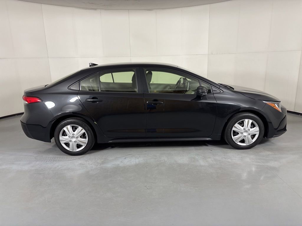 Used 2020 Toyota Corolla LE FWD image 11
