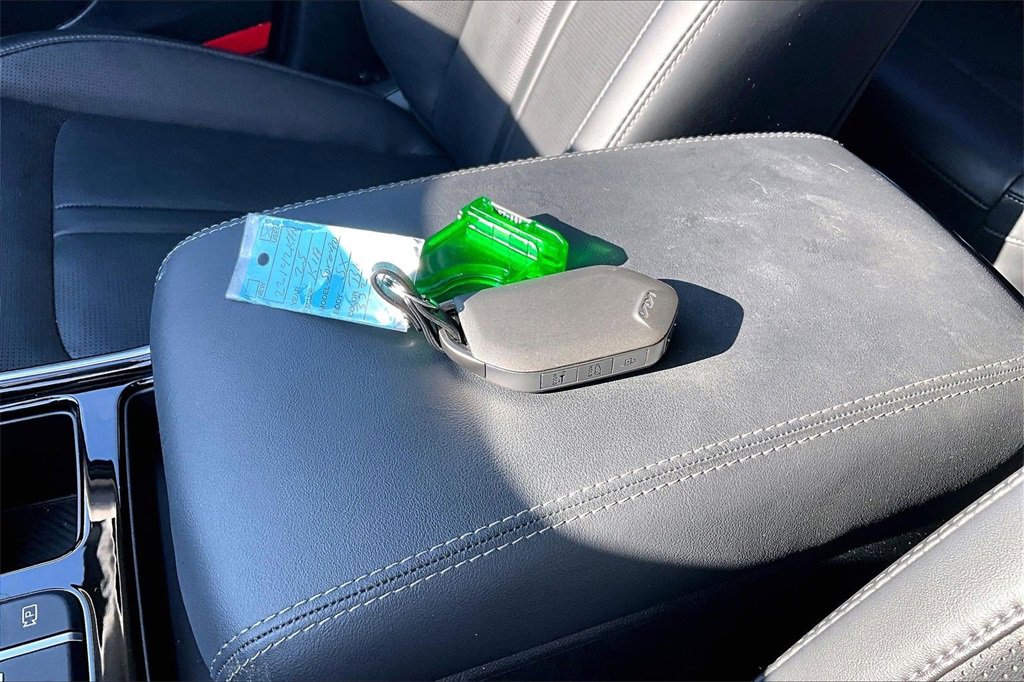 Used 2025 Kia Sorento SX image 10