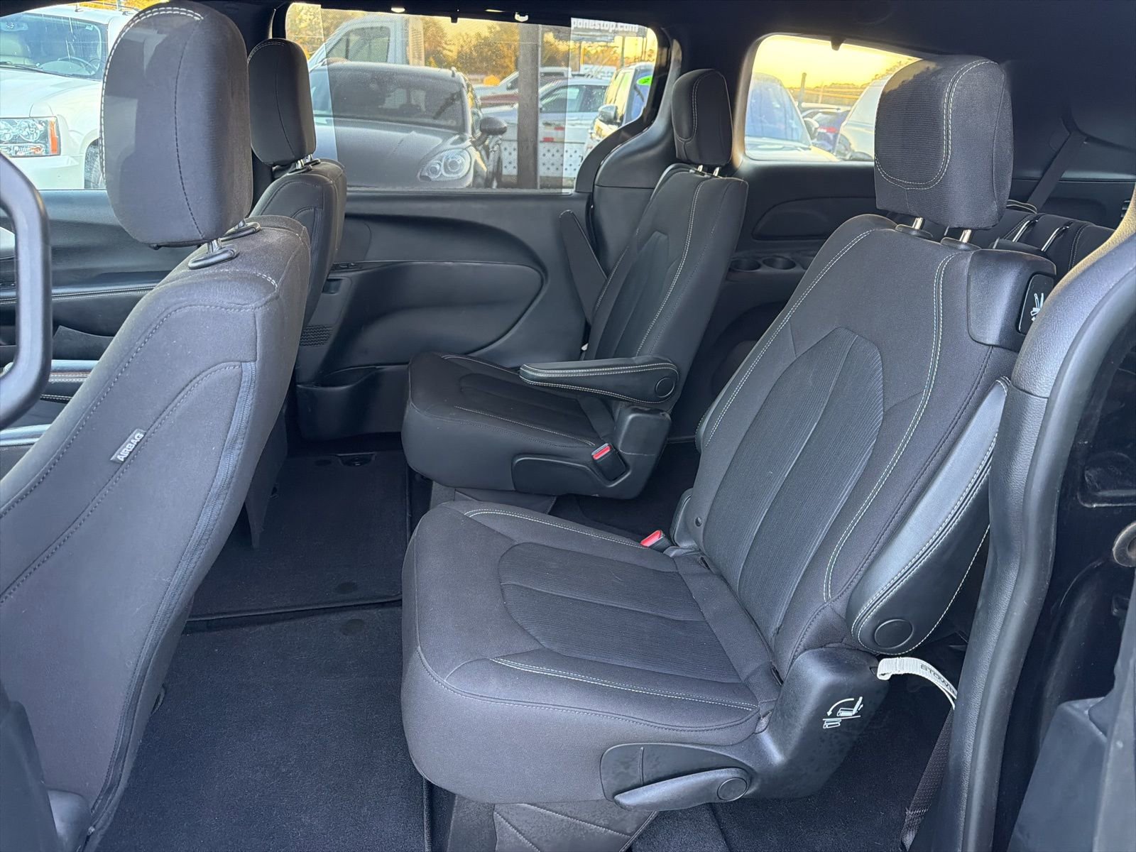 Used 2020 Chrysler Pacifica Touring w/ S Appearance Package image 9