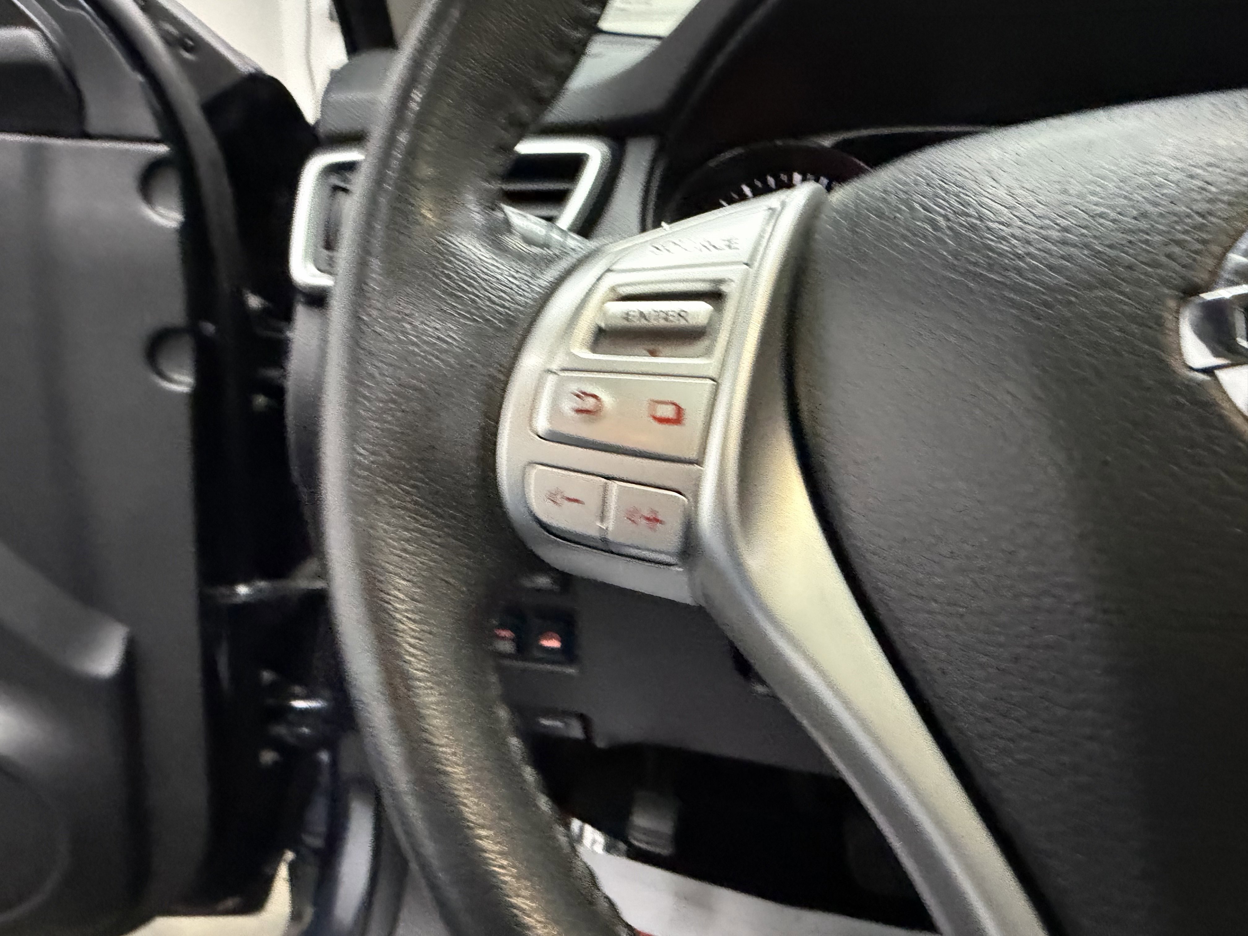 Used 2015 Nissan Rogue SL image 17