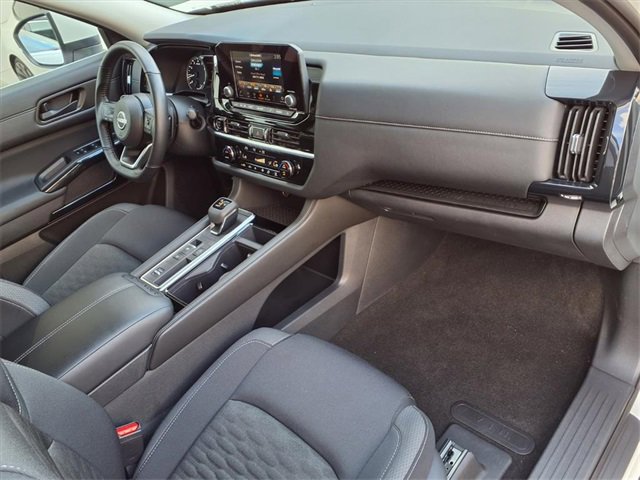 Certified 2024 Nissan Pathfinder SV image 31