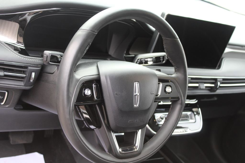 Used 2024 Lincoln Corsair Reserve w/ Equipment Group 201A image 8