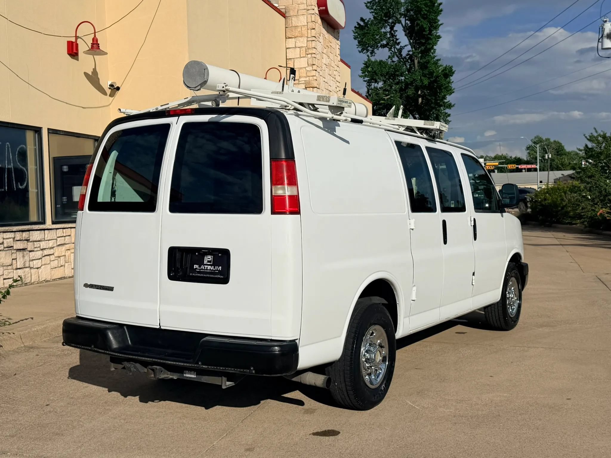 Used 2013 Chevrolet Express 2500 RWD image 5
