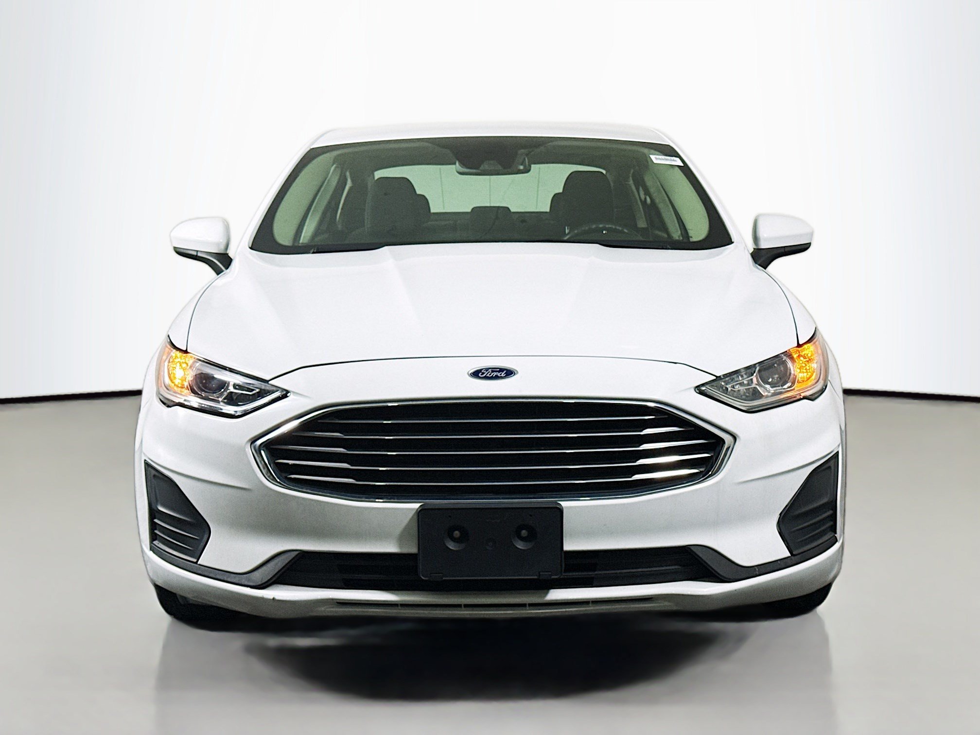Used 2020 Ford Fusion SE FWD image 2