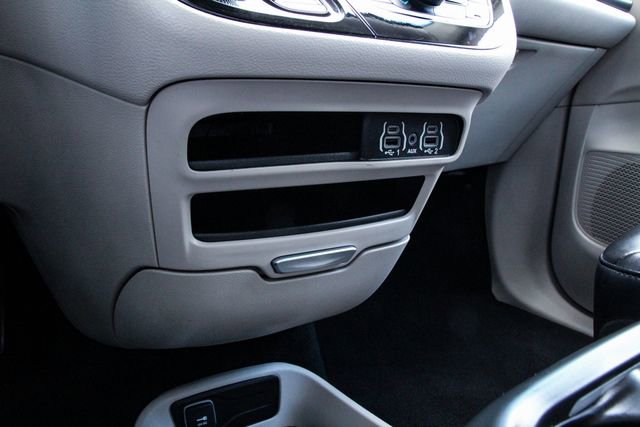 Used 2023 Chrysler Pacifica Touring-L image 24