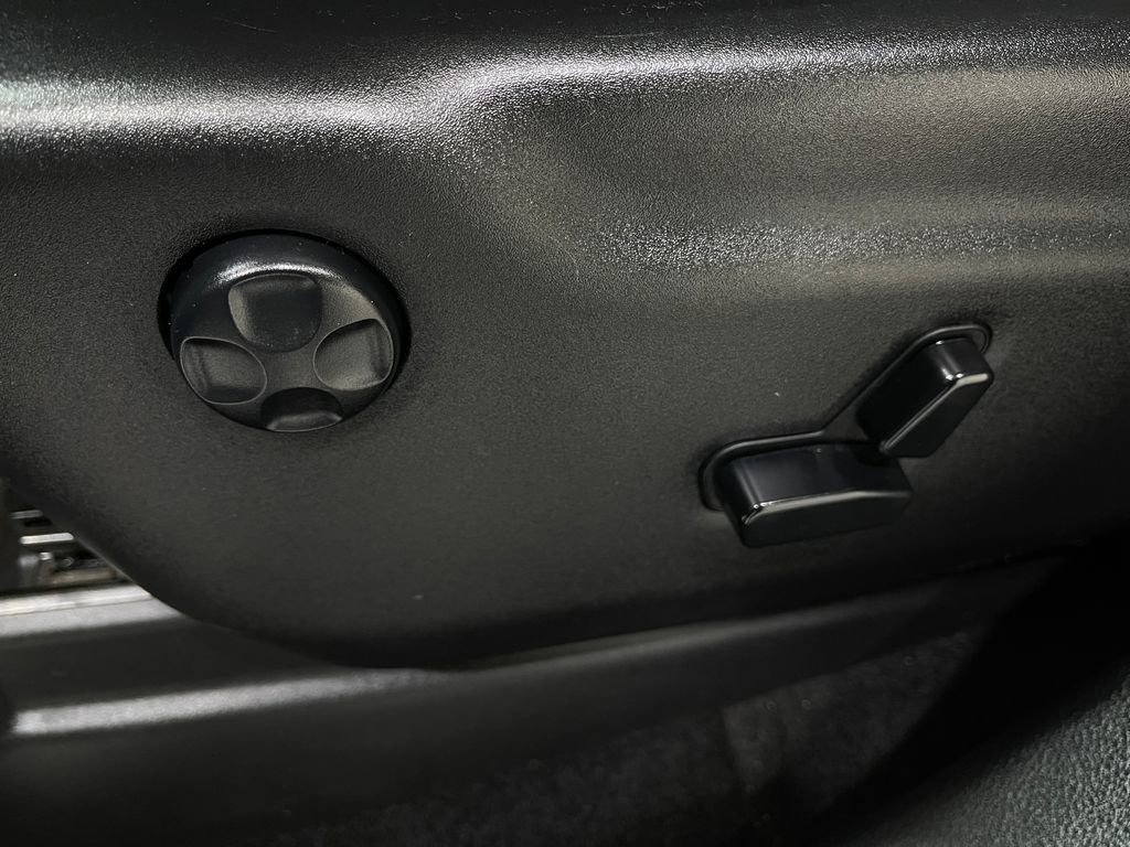 Used 2019 Jeep Grand Cherokee Altitude image 18