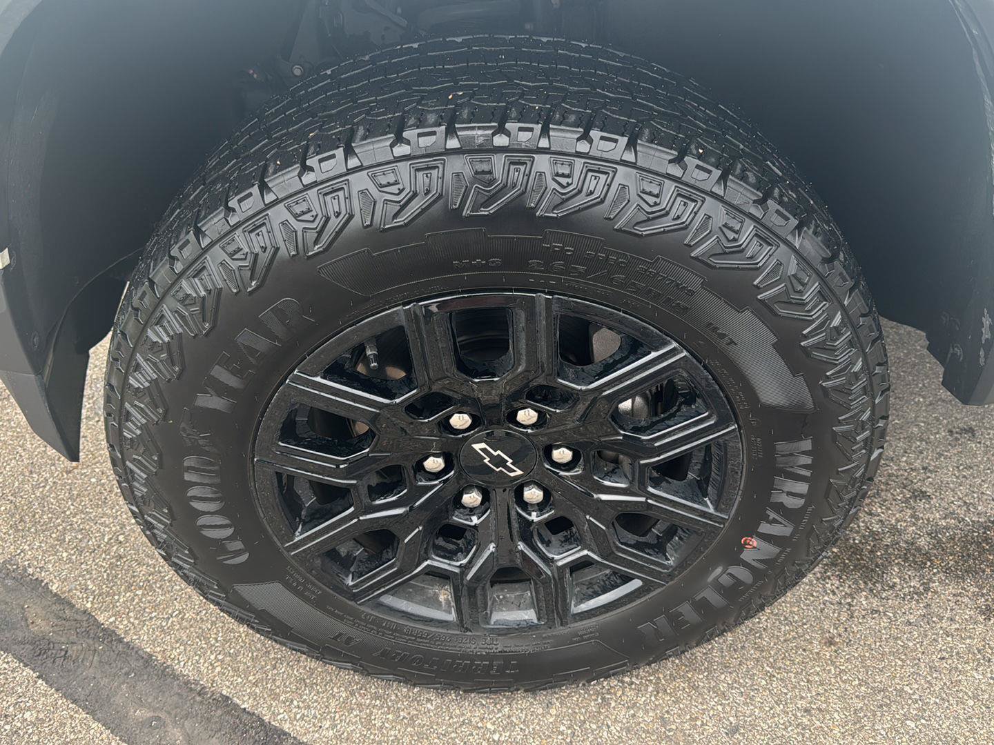 Used 2024 Chevrolet Colorado Trail Boss w/ Advanced Trailering Package AWD/4WD image 9