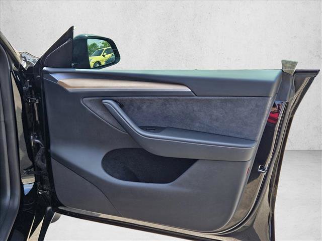 Used 2025 Tesla Model Y Long Range RWD image 10