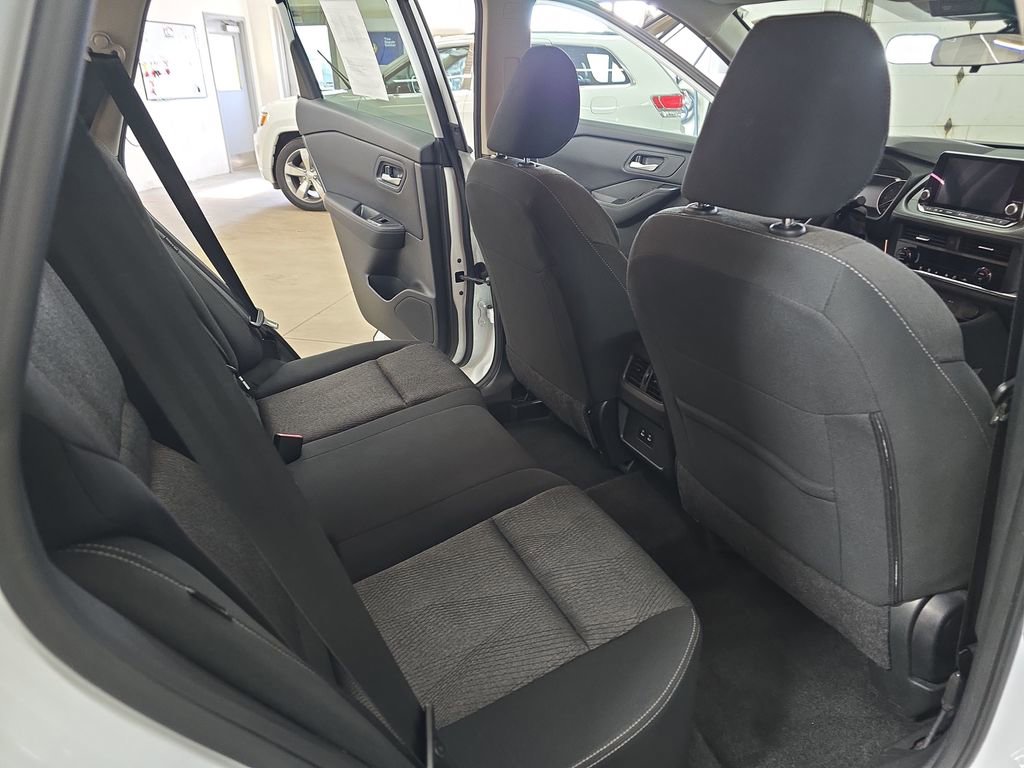 Used 2024 Nissan Rogue SV AWD/4WD image 11