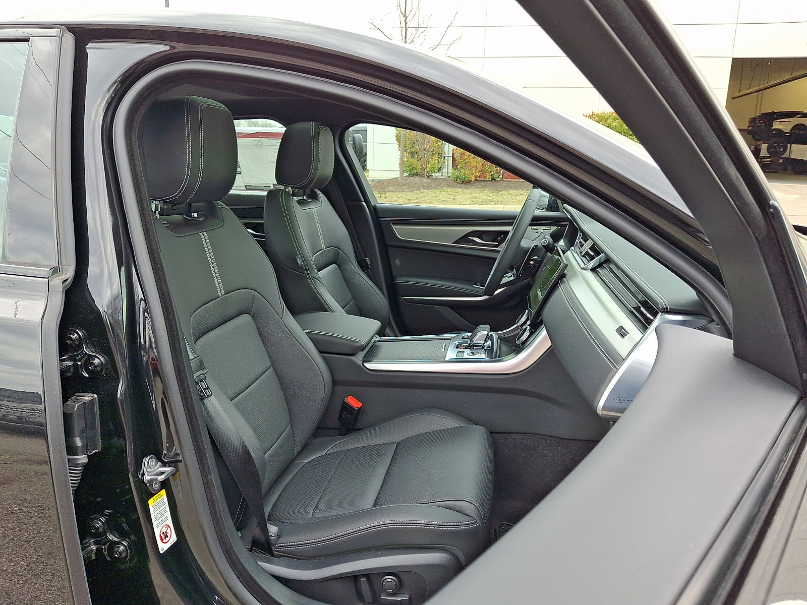 New 2024 Jaguar XF R-Dynamic SE image 3