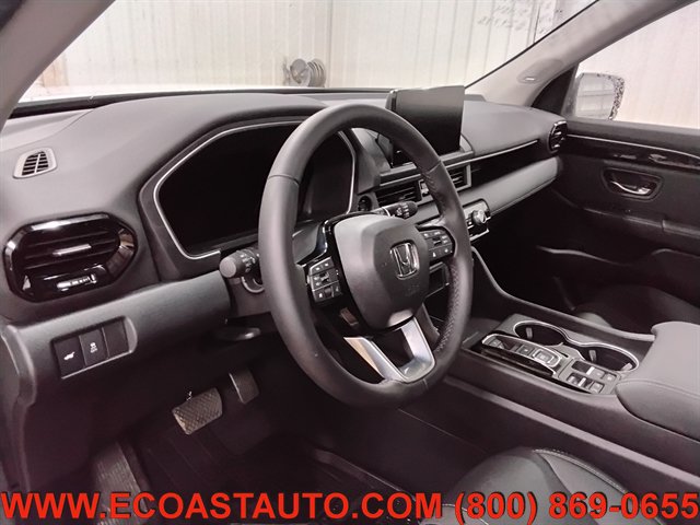 Used 2025 Honda Pilot Touring image 9