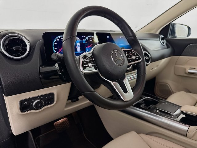 Used 2023 Mercedes-Benz GLA 250 4MATIC w/ Premium Package image 19